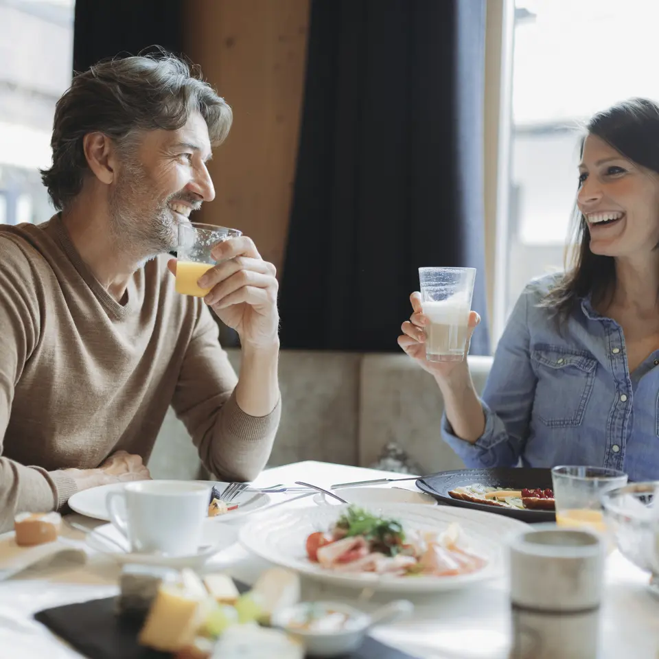 © copyright by www.christophschoech.com couple having breakfast in Sölden | © copyright by www.christophschoech.com