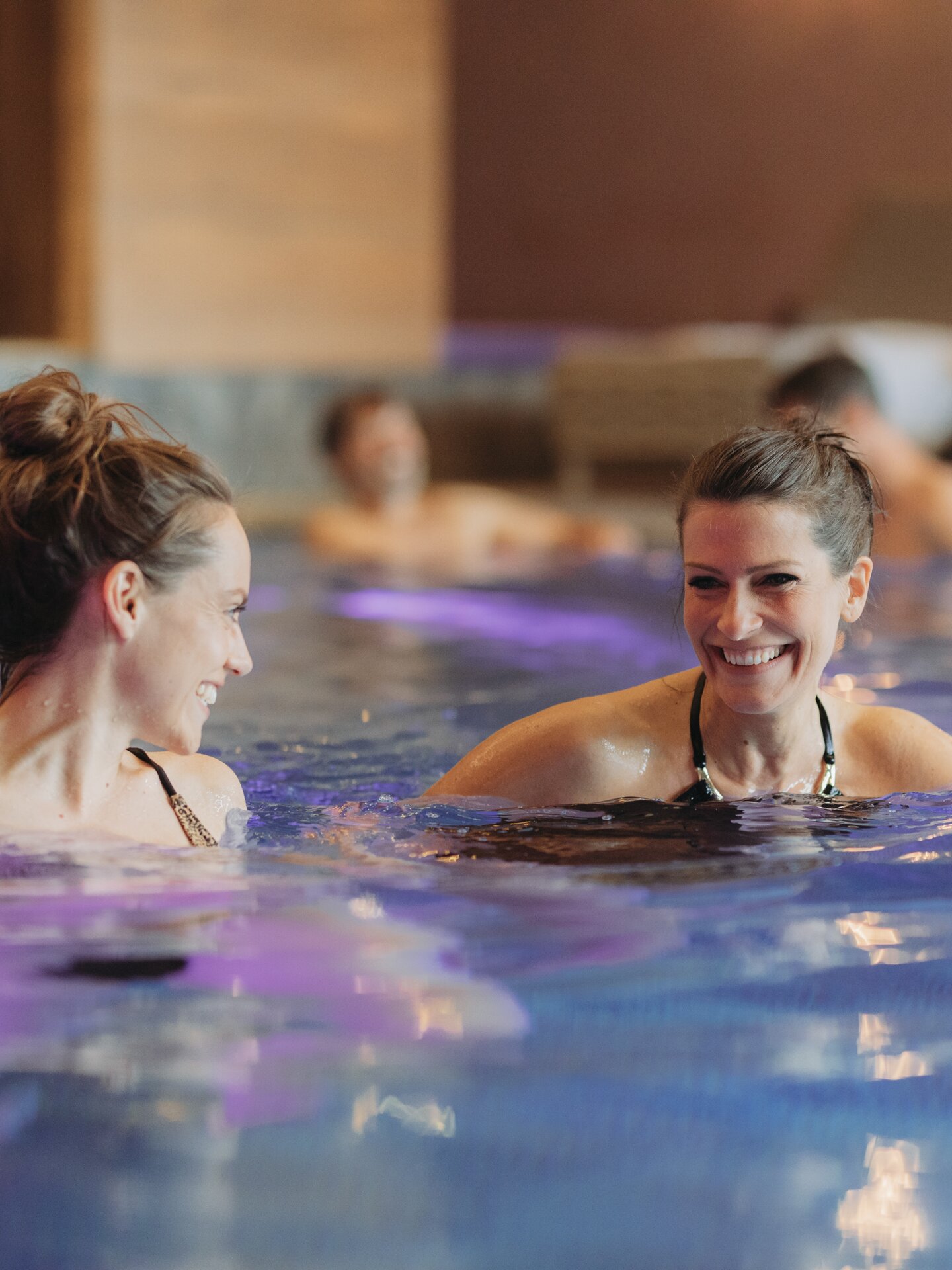 girlfriends in the hotel pool in Ötztal valley